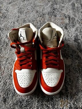 Women’s Jordan “Starfish” Jordan 1 Mid